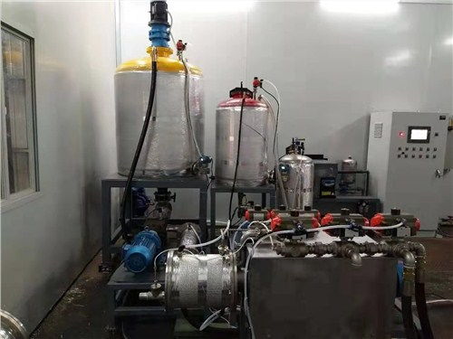 環保先行，品質為本——探秘天津人造草坪PU背膠機在環保設備研發中的創新應用